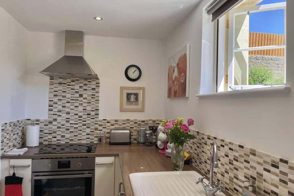 Lavender Apartment - Spacious Apartment Close To The Beach Deal Exterior foto