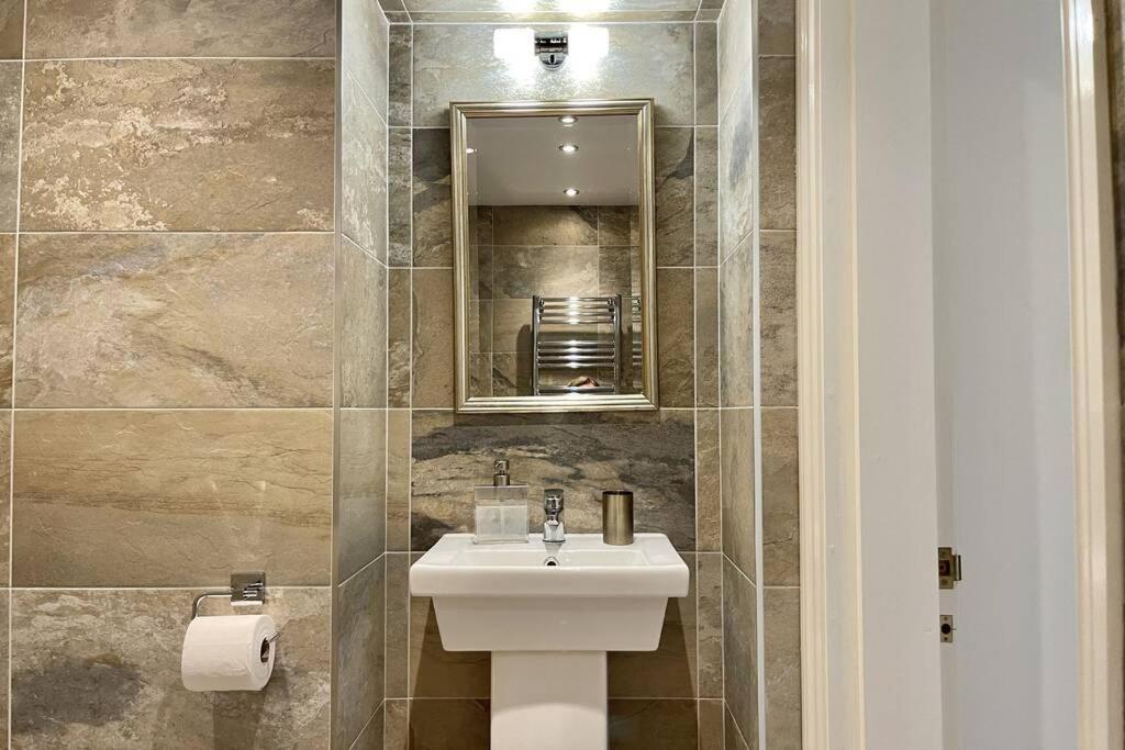 Lavender Apartment - Spacious Apartment Close To The Beach Deal Exterior foto